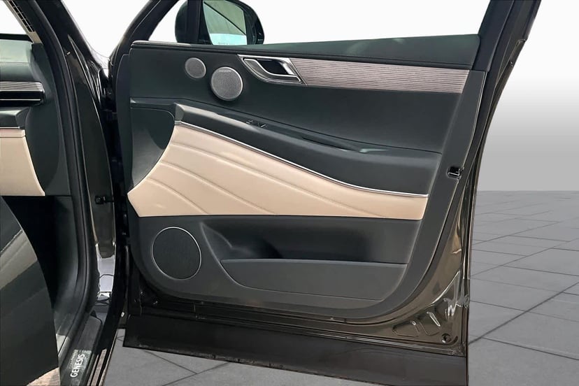 2025 Genesis GV80 - Image 3