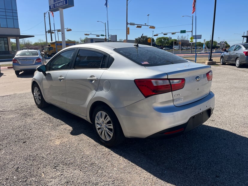 2015 Kia Rio - Image 2