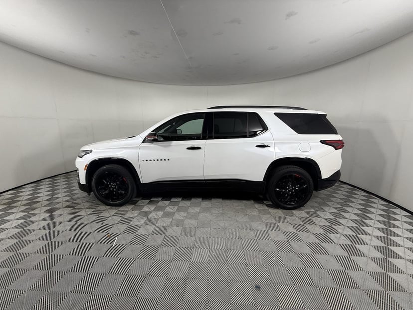 2023 Chevrolet Traverse - Image 2