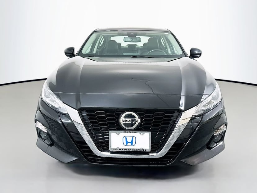 2020 Nissan Altima - Image 2