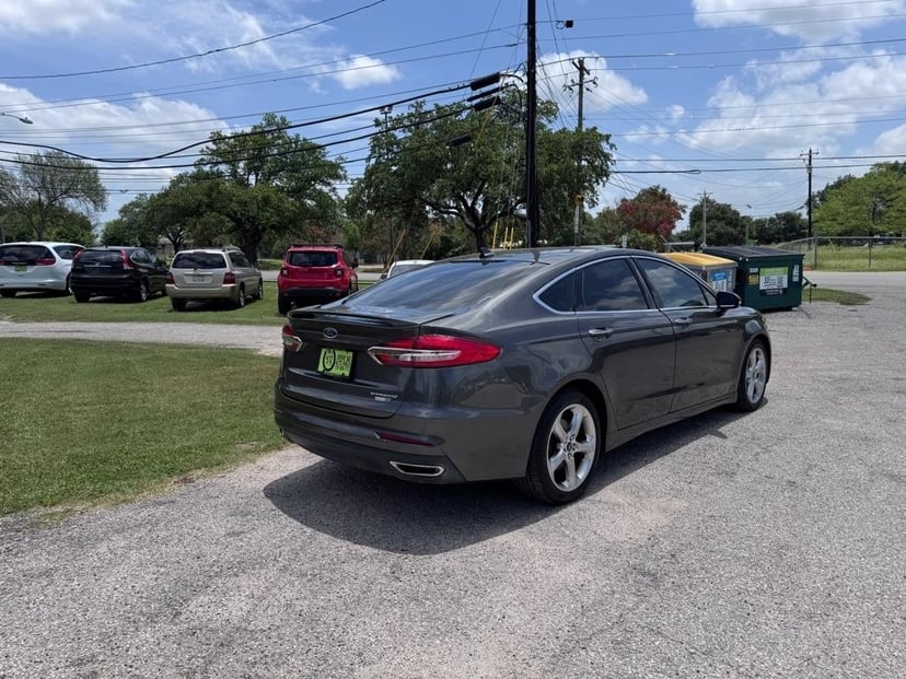 2019 Ford Fusion - Image 2