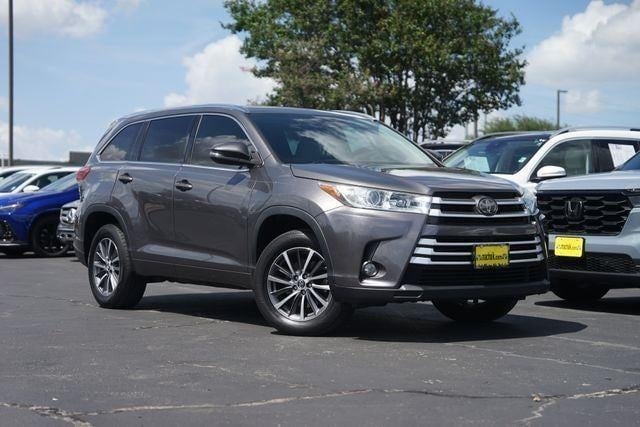 2017 Toyota Highlander - Image 1