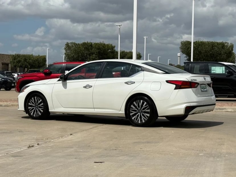2025 Nissan Altima - Image 3