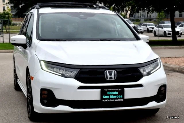 2026 Honda Odyssey Elite 4D Passenger Van Platinum White Pearl - Image 1