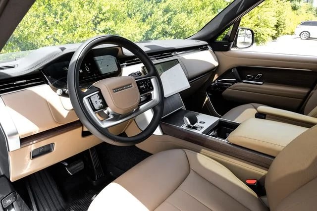 2026 Land Rover Range Rover - Image 3