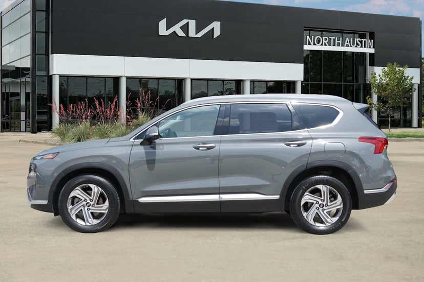 2023 Hyundai Santa Fe - Image 2