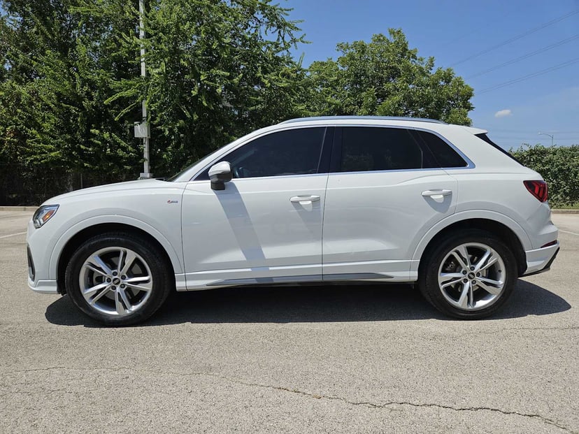 2022 Audi Q3 - Image 2