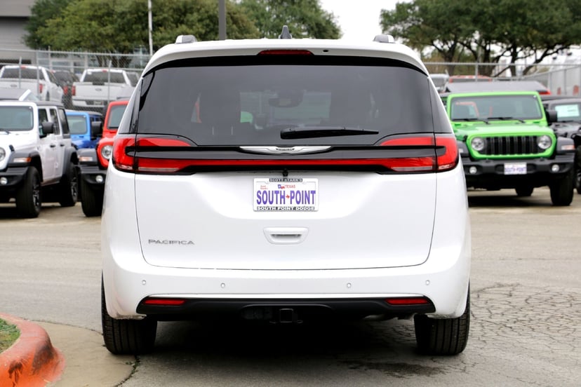 2026 Chrysler Pacifica - Image 3
