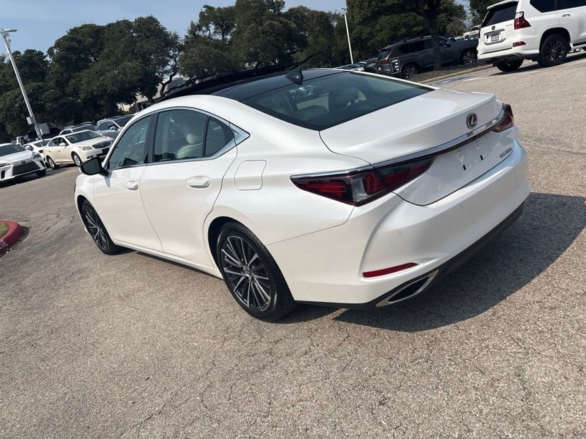 2023 Lexus ES - Image 1