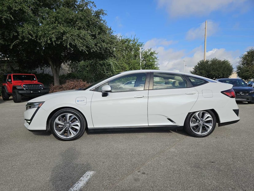 2018 Honda Clarity Plug-In Hybrid - Image 2
