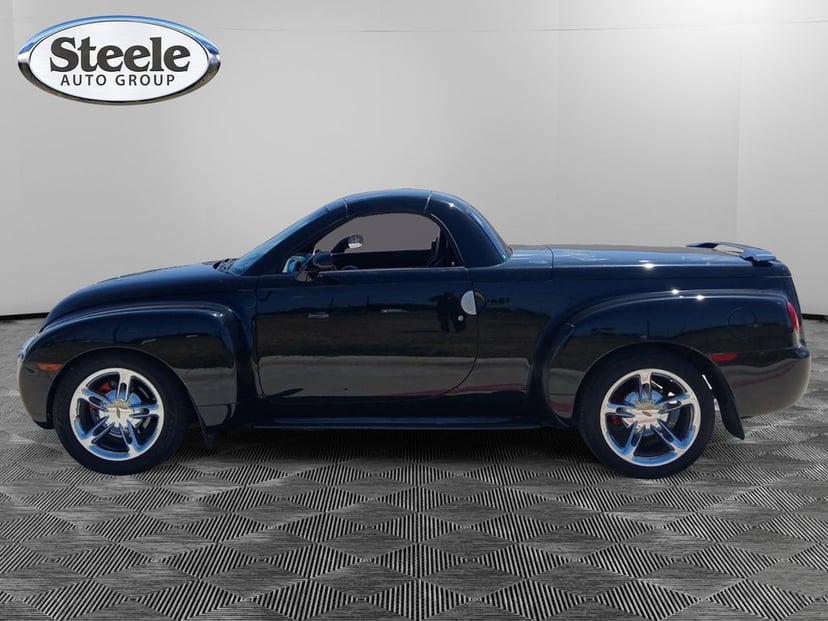 2005 Chevrolet SSR - Image 3