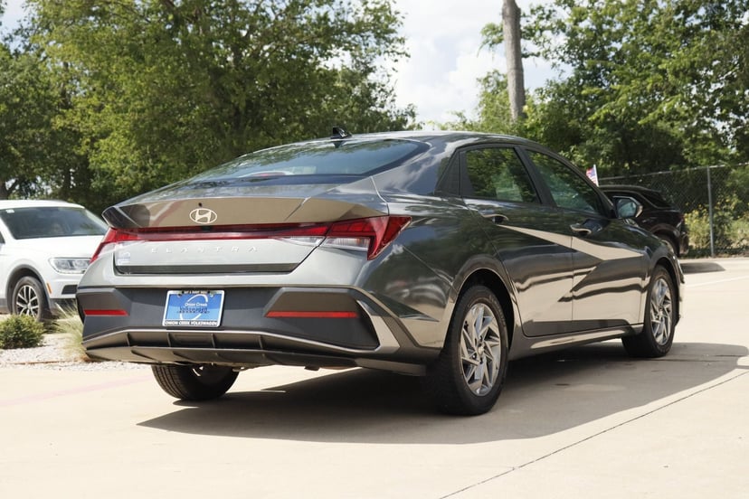2024 Hyundai Elantra - Image 3