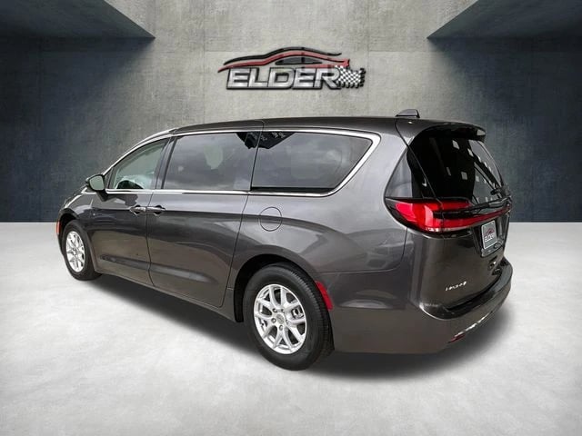 2023 Dodge Pacifica - Image 2