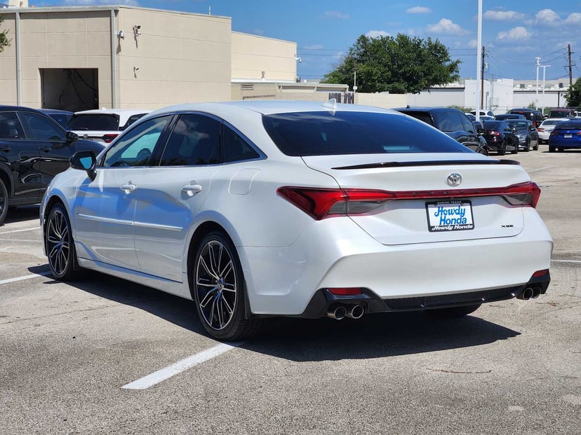 2019 Toyota Avalon - Image 3