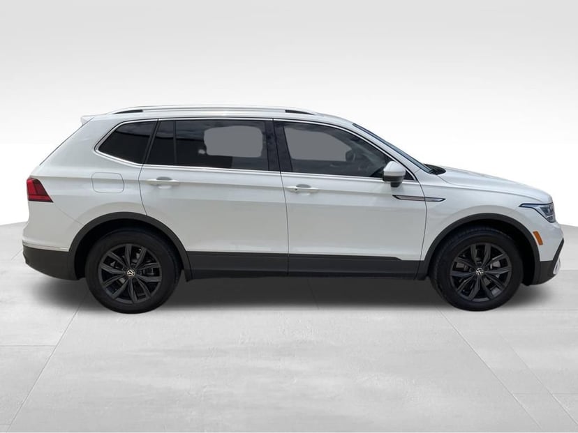 2024 Volkswagen Tiguan - Image 2