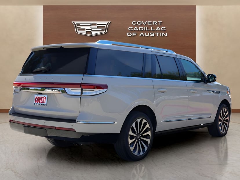 2022 Lincoln Navigator L - Image 3