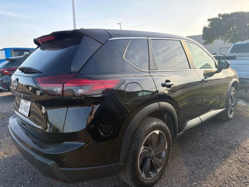 2025 Nissan Rogue - Image 2