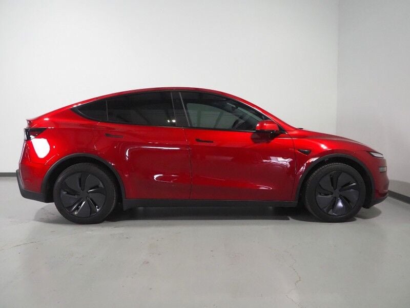 2026 Tesla Model Y - Image 2