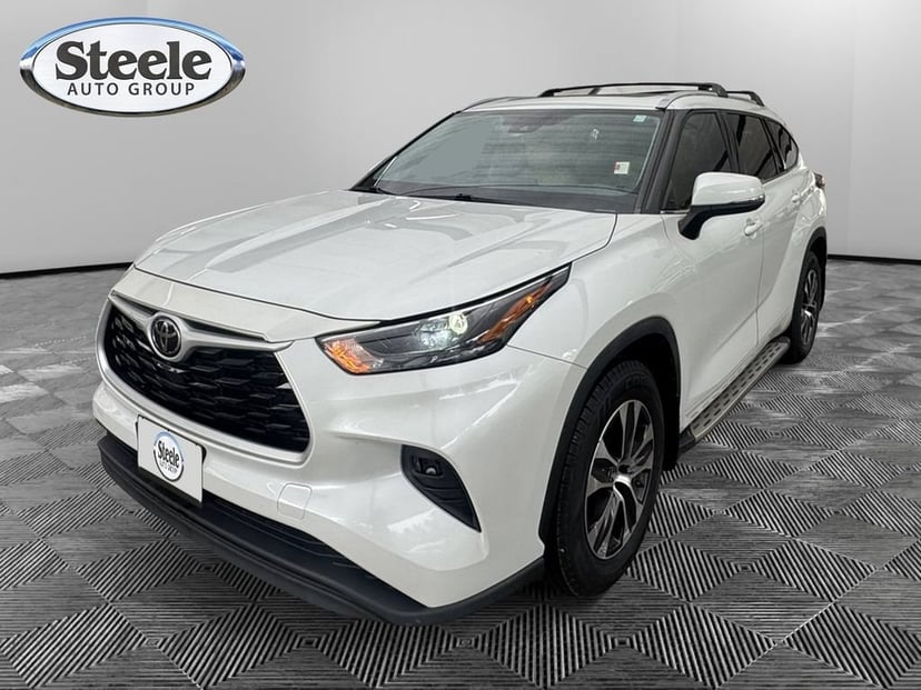 2022 Toyota Highlander - Image 1