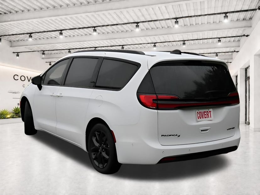 2025 Chrysler Pacifica - Image 3