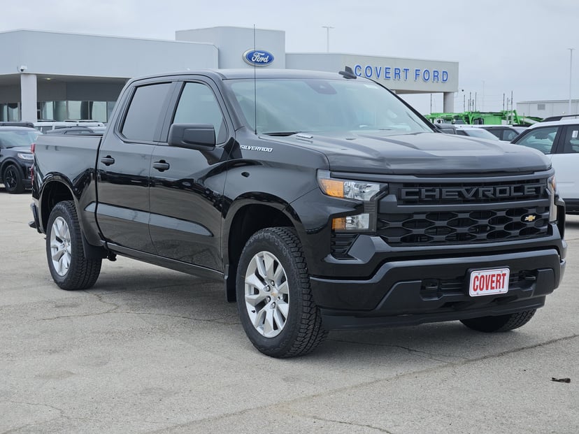 2026 Chevrolet Silverado - Image 3