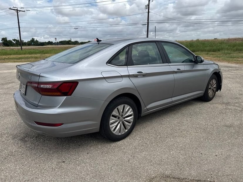 2019 Volkswagen Jetta - Image 3