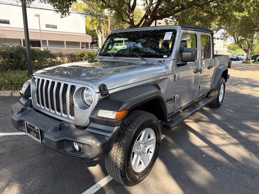 2020 Jeep Gladiator - Image 1
