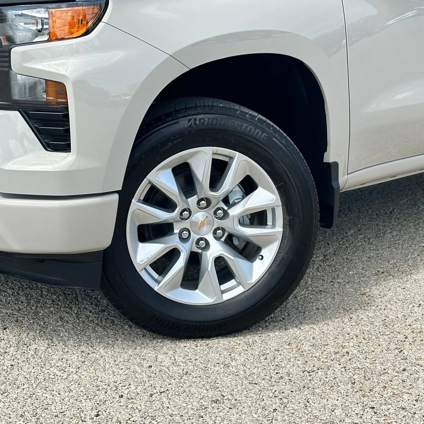 2026 Chevrolet Silverado 1500 - Image 3