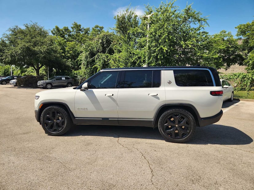 2023 Rivian R1S - Image 3
