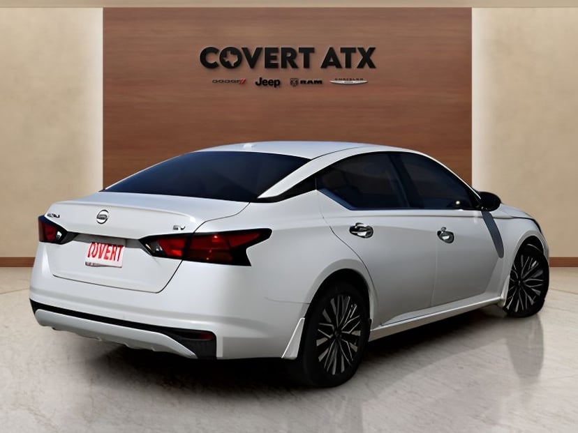 2024 Nissan Altima - Image 2
