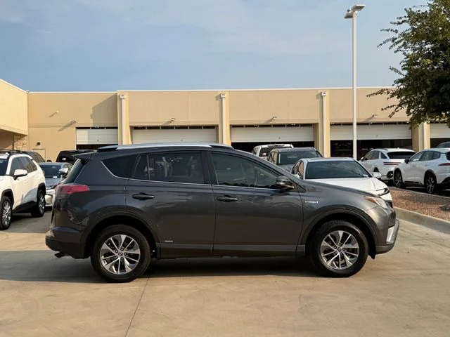 2016 Toyota RAV4 - Image 3