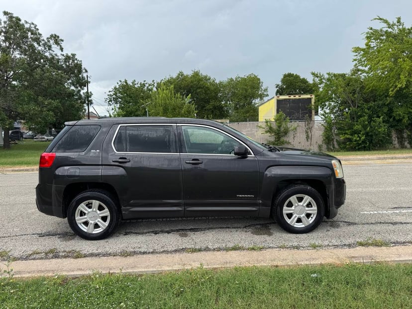 2015 GMC Terrain - Image 2