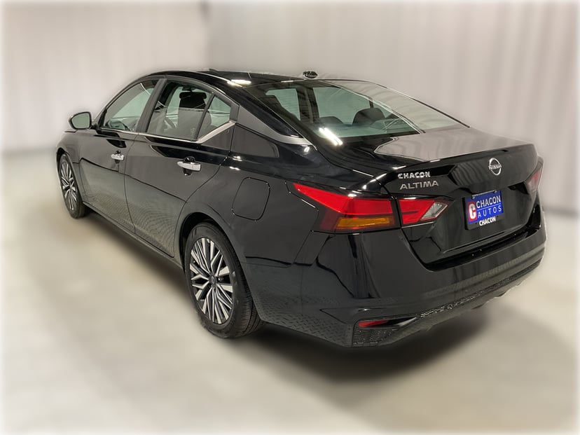 2025 Nissan Altima - Image 2