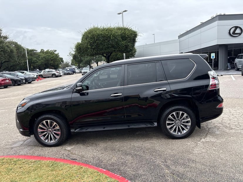 2022 Lexus GX - Image 2