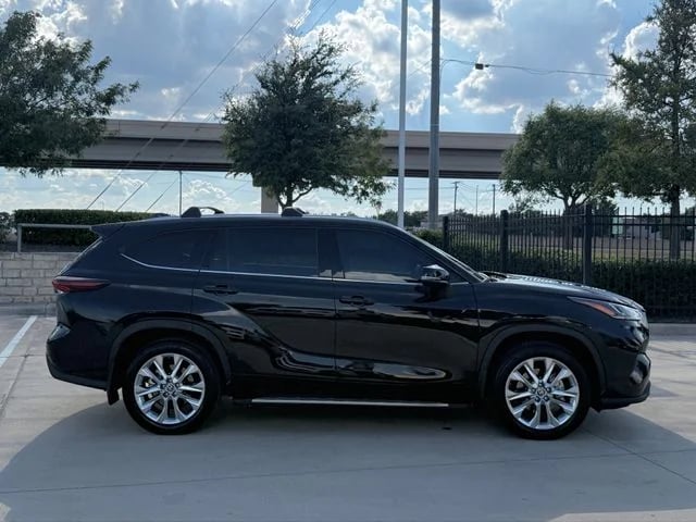 2025 Toyota Highlander - Image 3