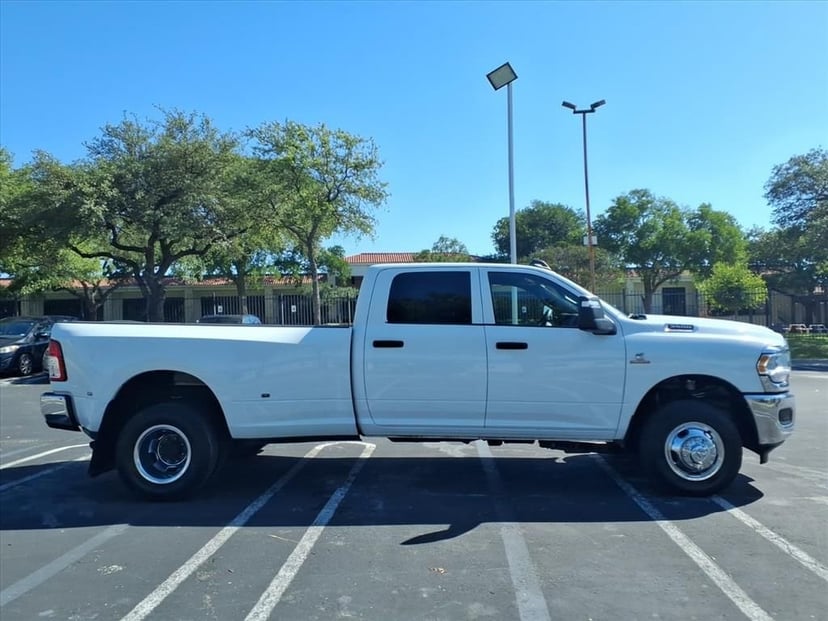 2024 Ram 3500 - Image 2