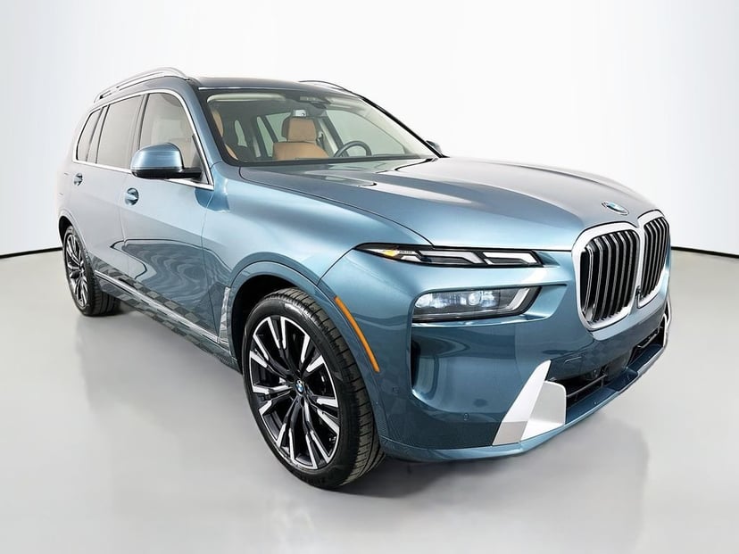 2024 BMW X7 - Image 3