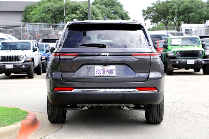 2026 Jeep Grand Cherokee Laredo - Image 3