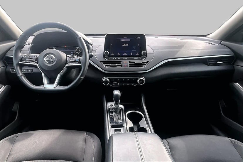 2022 Nissan Altima - Image 2