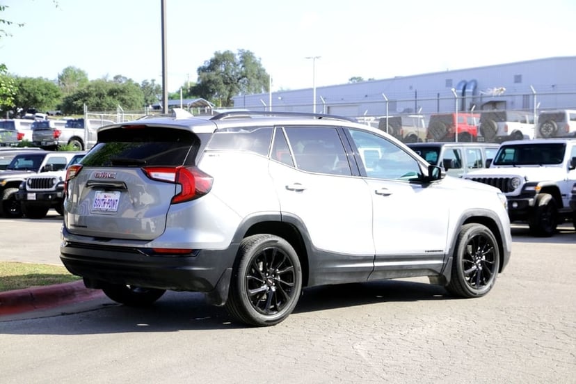 2024 GMC Terrain - Image 2