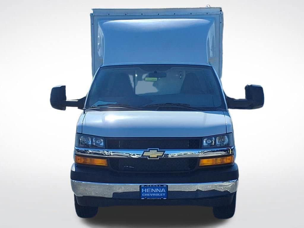 2025 Chevrolet Express Cutaway - Image 3