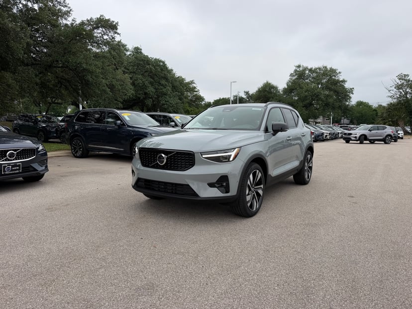 2026 Volvo XC40 - Image 1