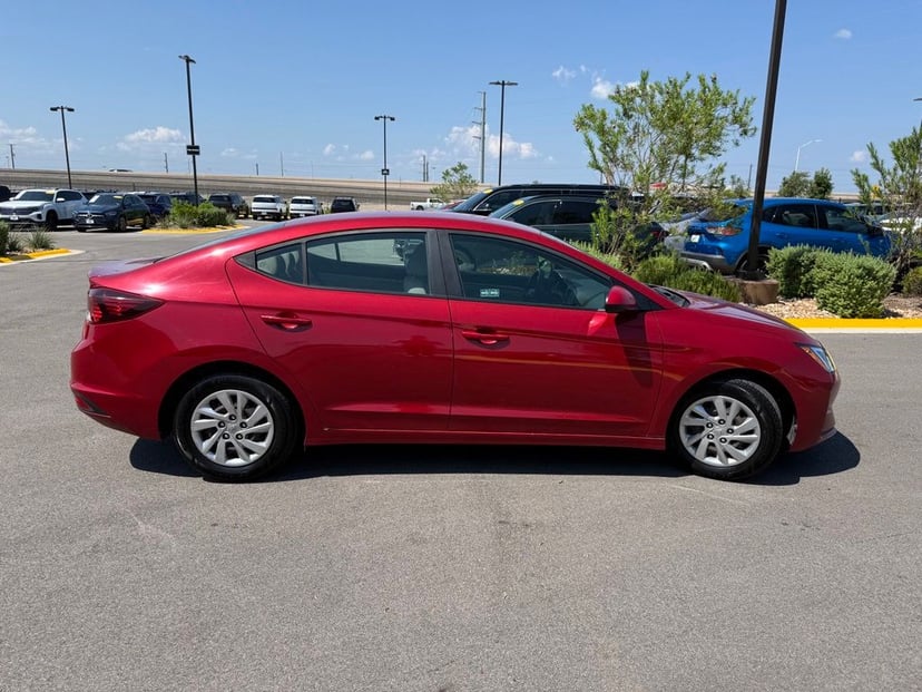 2019 Hyundai Elantra - Image 2