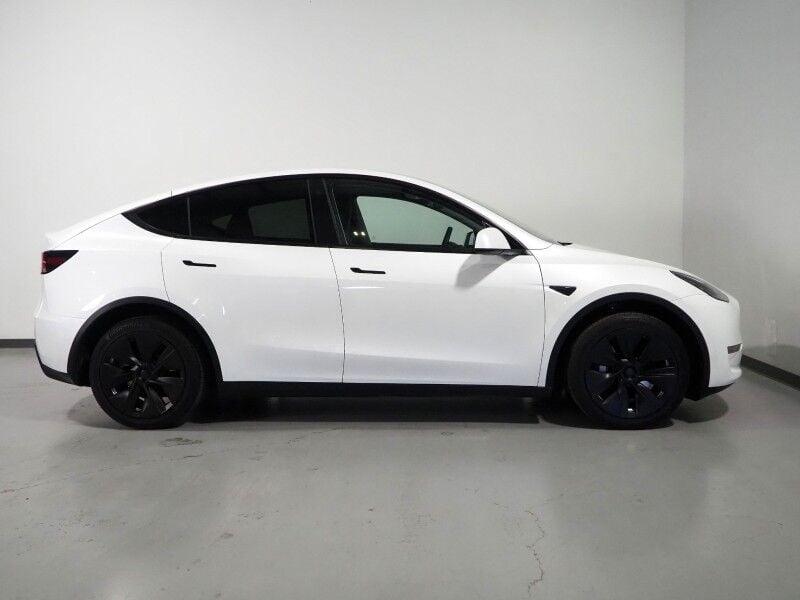 2023 Tesla Model Y - Image 2