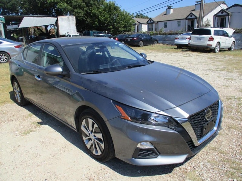2022 Nissan Altima - Image 1