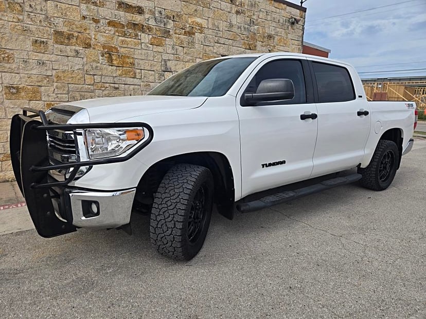 2016 Toyota Tundra - Image 1