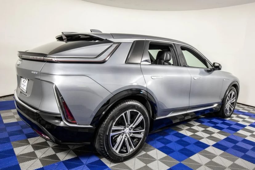 2023 Cadillac Lyriq - Image 2