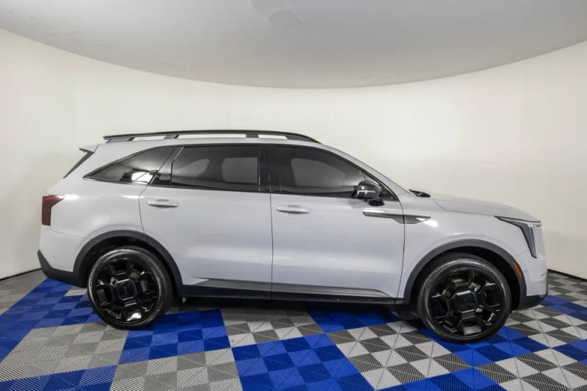 2025 Kia Sorento - Image 1