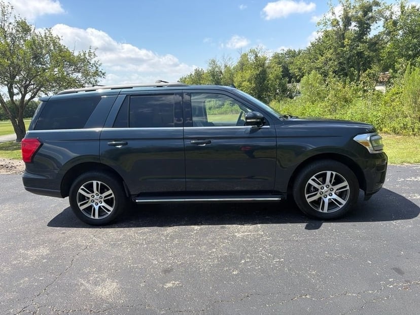 2022 Ford Expedition - Image 2