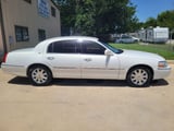 2003 Lincoln Town Car - Preview 2